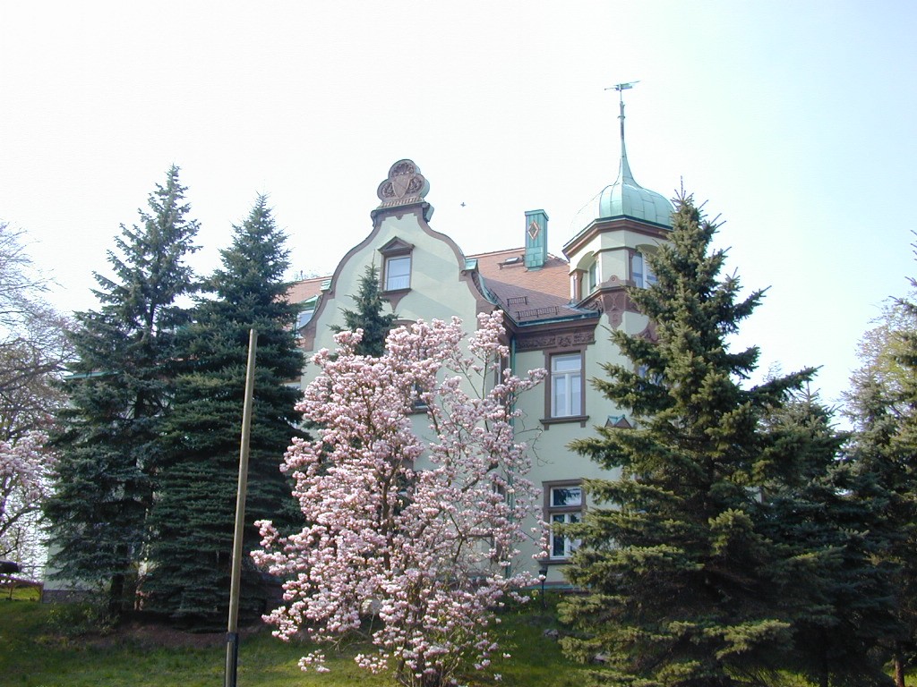 Villa im Frühling
